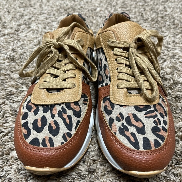 SUPER CUTE leopard print lightweight athletic sneaker, Women’s sz 9. - Picture 2 of 6